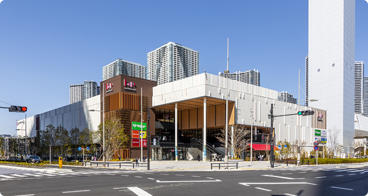HARUMI FLAGの商業施設内で便利なアクセス