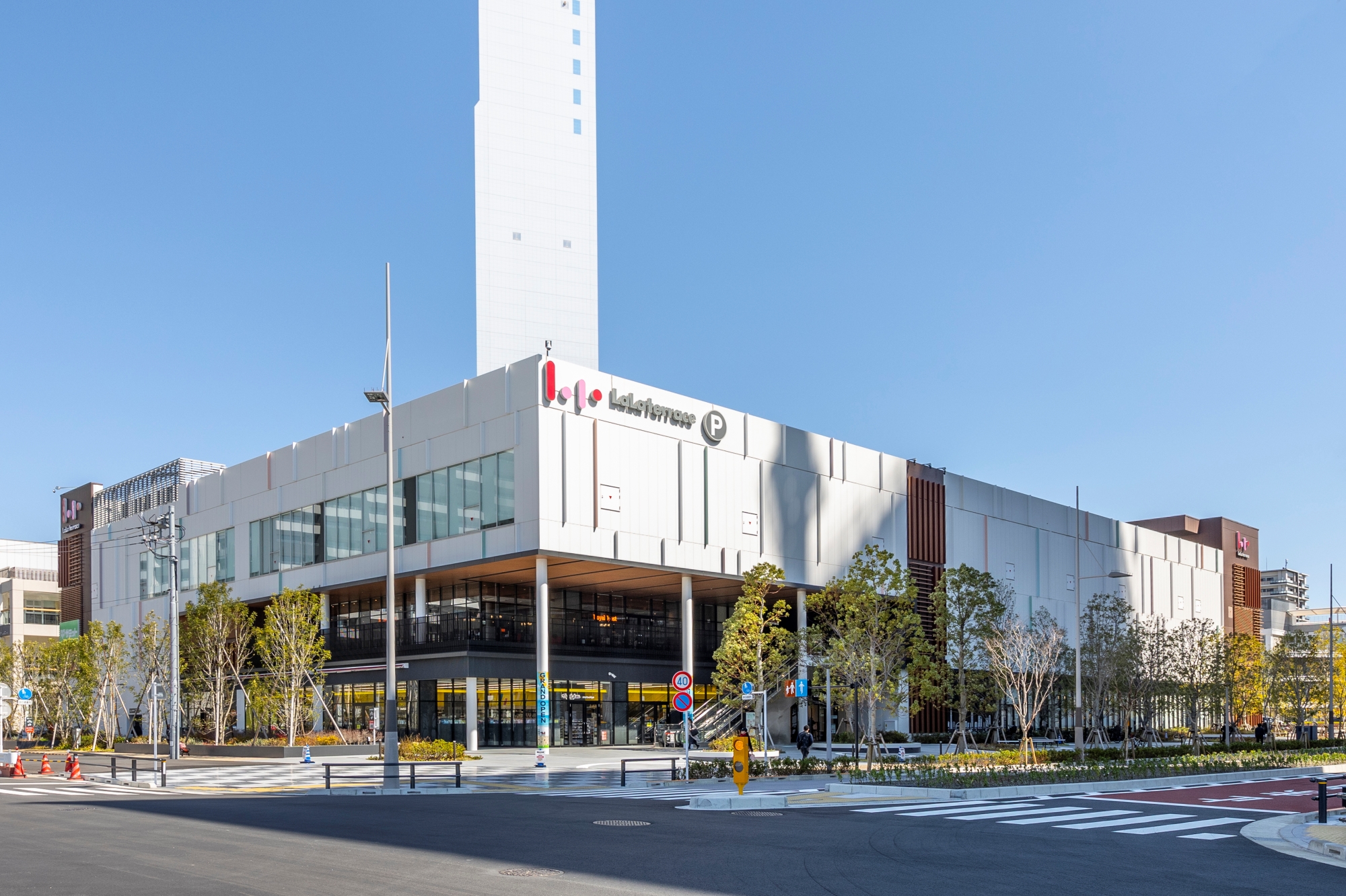 Mitsui Shopping Park LaLa Terrace HARUMI FLAG